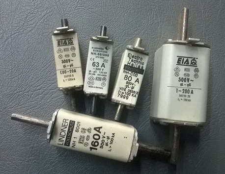 ΑΣΦΑΛΕΙΕΣ BOX ΜΑΧΑΙΡΩΤΕΣ AC